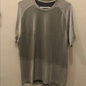 Men’s lululemon shirt